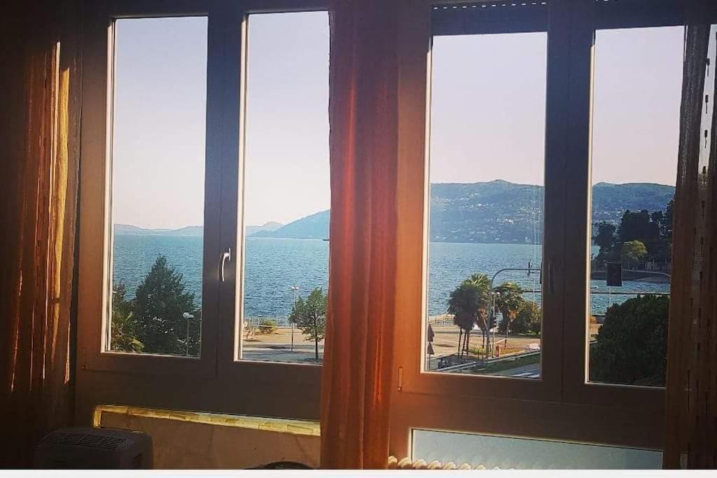 Appartamento Chic Vista Lago - Casa Janis Verbania Exteriér fotografie