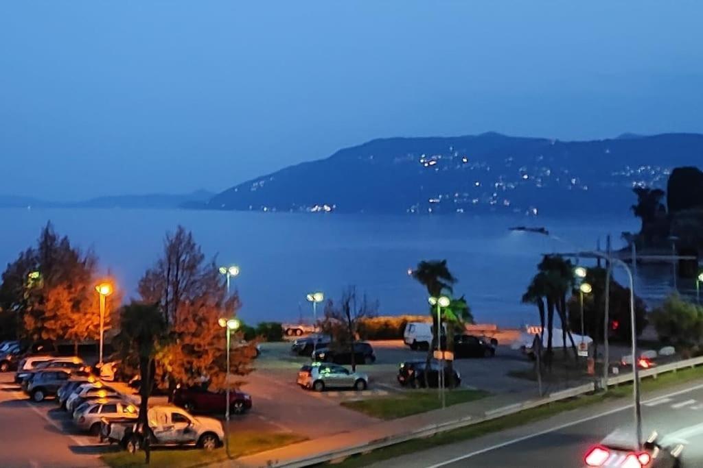 Appartamento Chic Vista Lago - Casa Janis Verbania Exteriér fotografie
