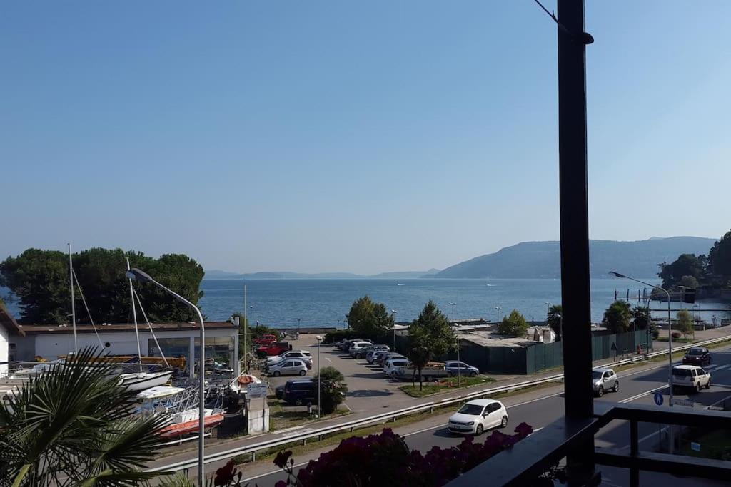 Appartamento Chic Vista Lago - Casa Janis Verbania Exteriér fotografie