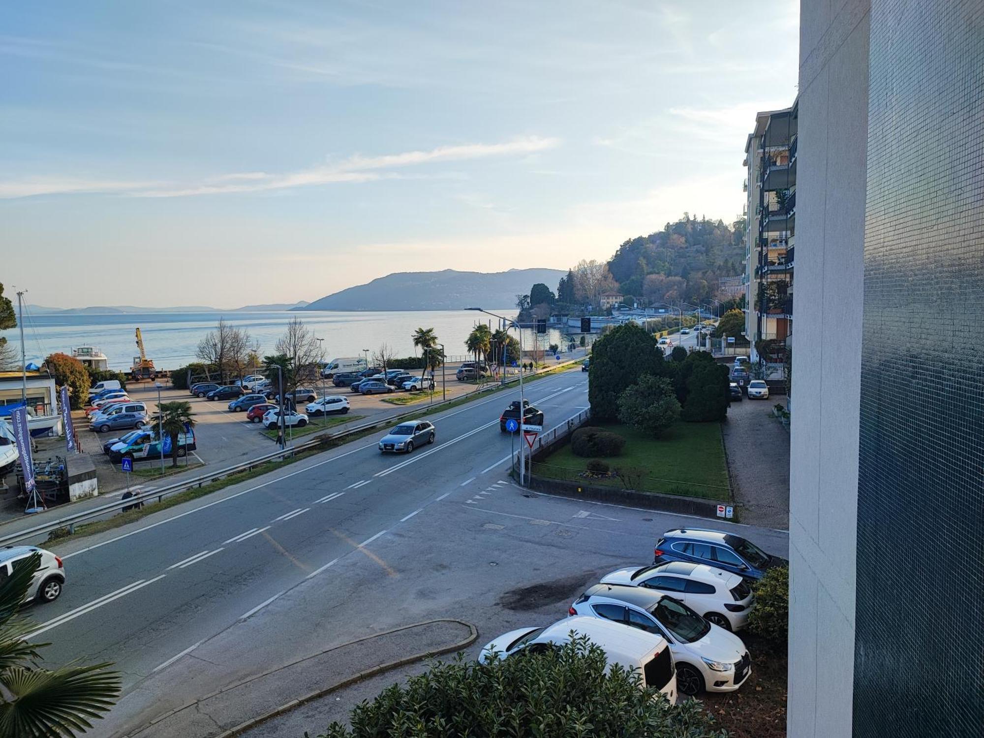Appartamento Chic Vista Lago - Casa Janis Verbania Exteriér fotografie